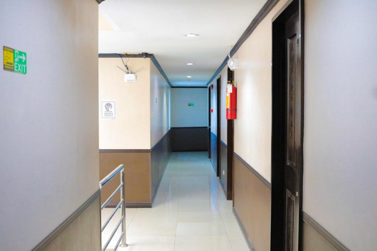 Reddoorz @ Bonifacio St Cebu Hotel Exterior photo