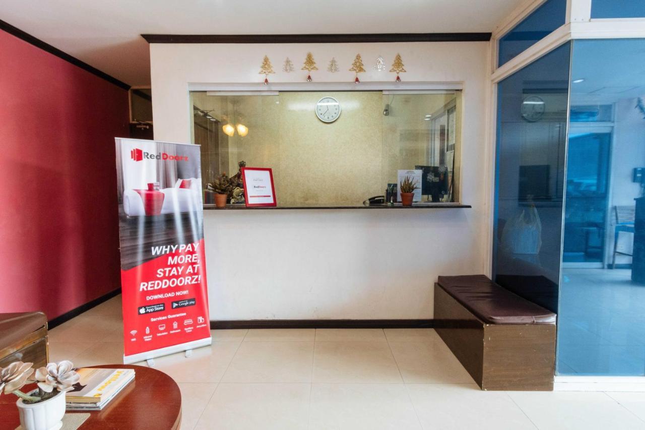 Reddoorz @ Bonifacio St Cebu Hotel Exterior photo